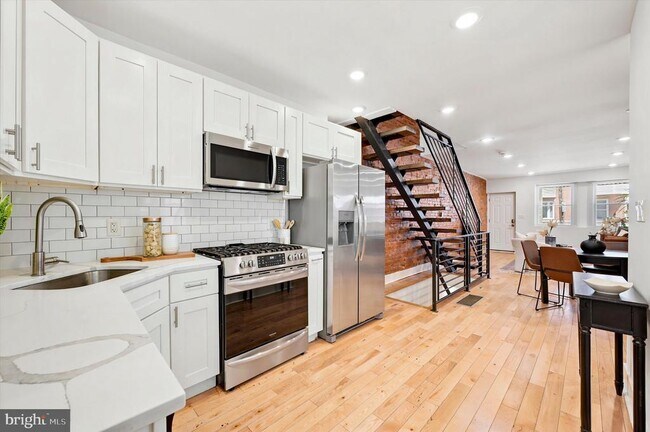 Building Photo - 3171 Cedar St