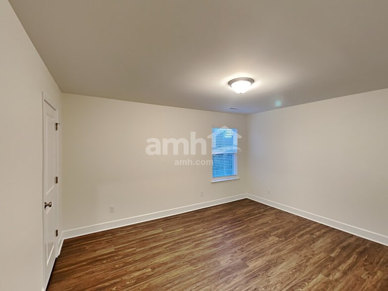 Building Photo - 3012 Esquire Dr