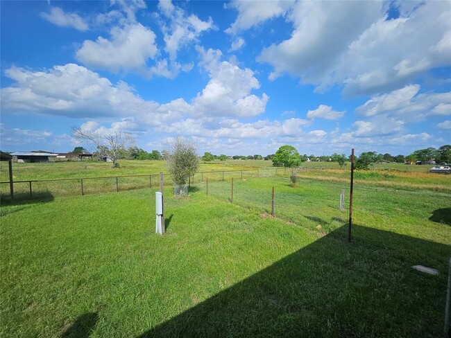 Building Photo - 2218 Hintz Rd