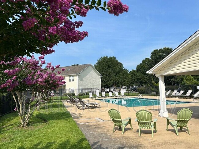 Building Photo - 4619 McClelland Dr