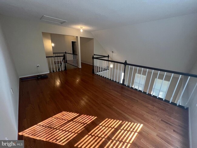 Building Photo - 407 Deerpath Ave SW