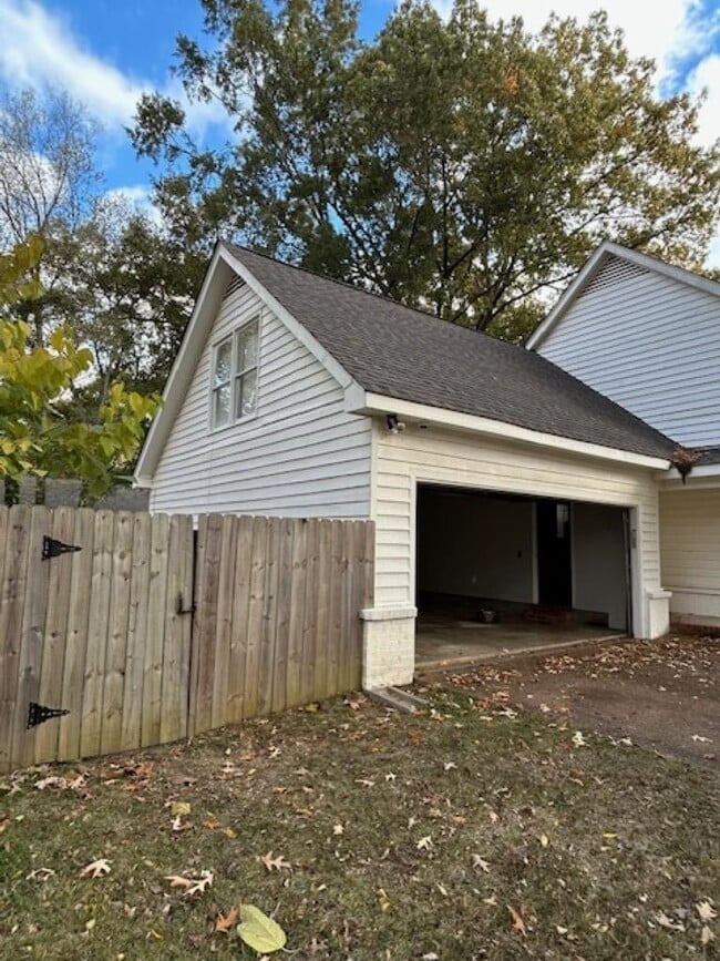 Building Photo - 496 Quail Crest Dr