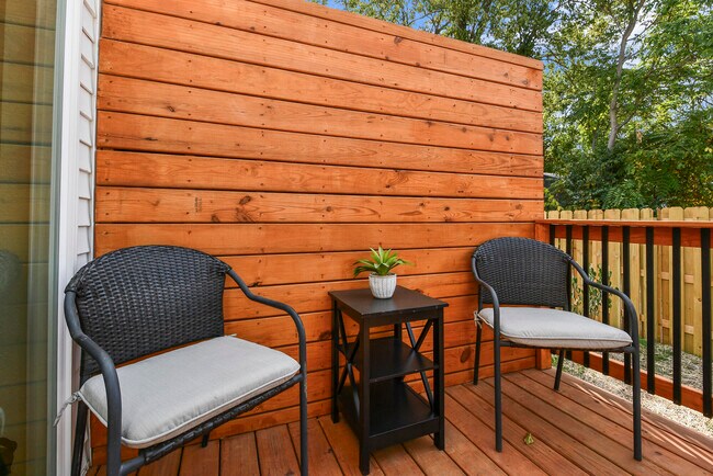 Building Photo - 1220 E Pacific St