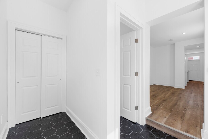 Building Photo - 450 Elsmere St