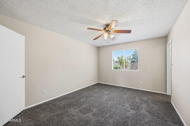 Building Photo - 2216 W Straford Dr