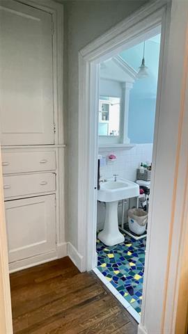 Building Photo - 5347 Lewis St