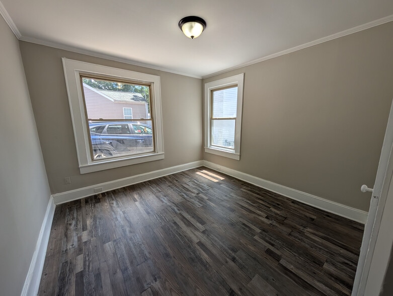 Building Photo - Room in Apartment on Kerr St NW