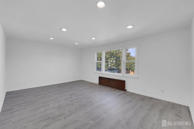 Building Photo - 148 S 4th Ave