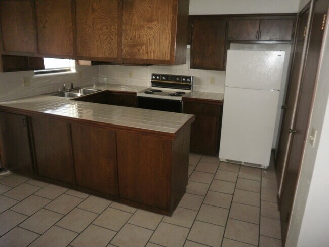 Building Photo - 224-226 Skylark Ct