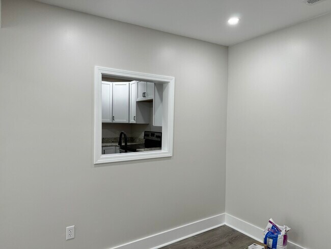 Building Photo - 404 Bainbridge Ct