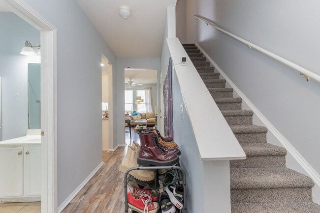 Building Photo - BEAUTIFUL - Lakefront Living – 3BR/3BA Tow...