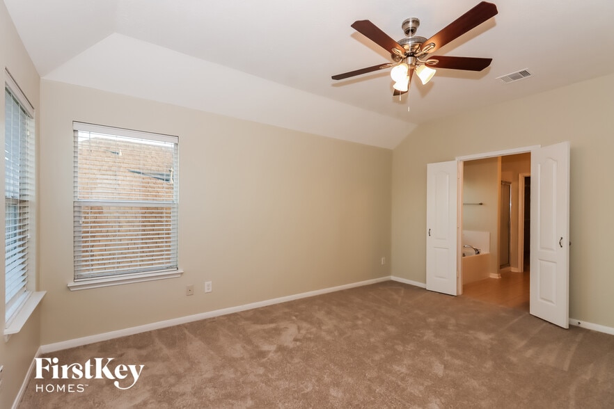 Building Photo - 1315 Lucas St