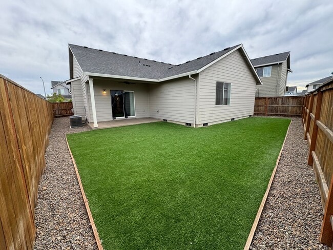 Building Photo - Charming 3-Bedroom Home