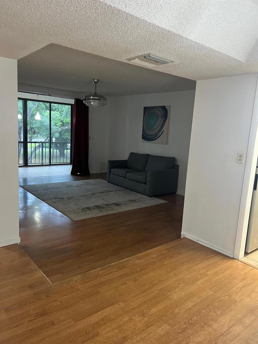 Building Photo - 3660 Inverrary Dr