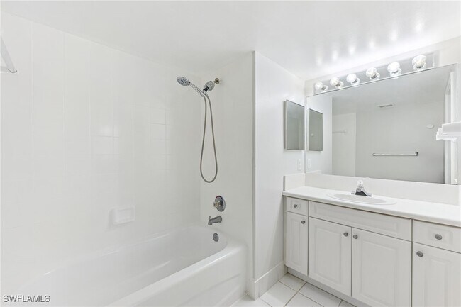 Building Photo - 1210 Wildwood Lakes Blvd