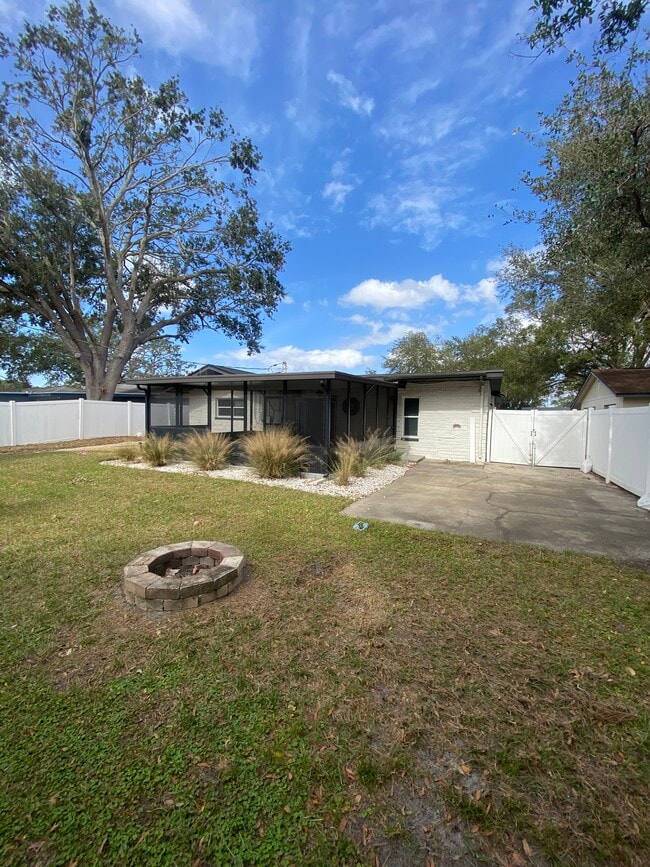 Building Photo - 580 73rd Ave N