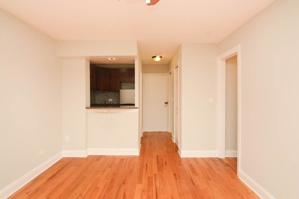 Building Photo - 448 W Barry