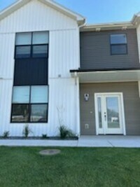 Building Photo - Hummingbird Townhome