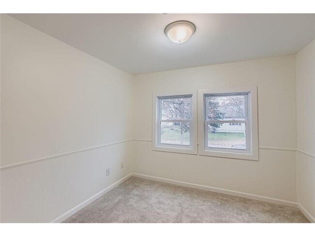 Building Photo - 475 Lawson Ave W