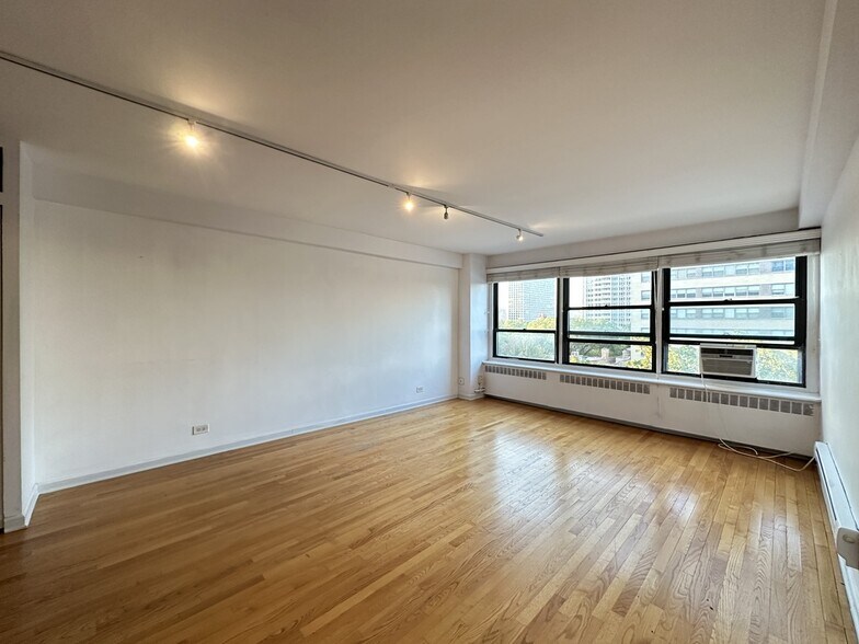 Building Photo - 4180 N Marine Dr
