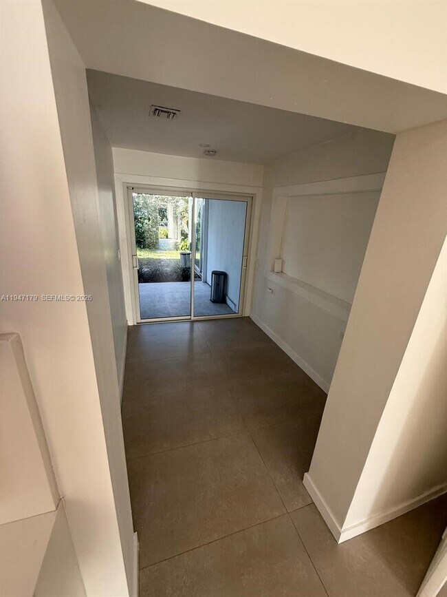 Building Photo - 6891 Scott St