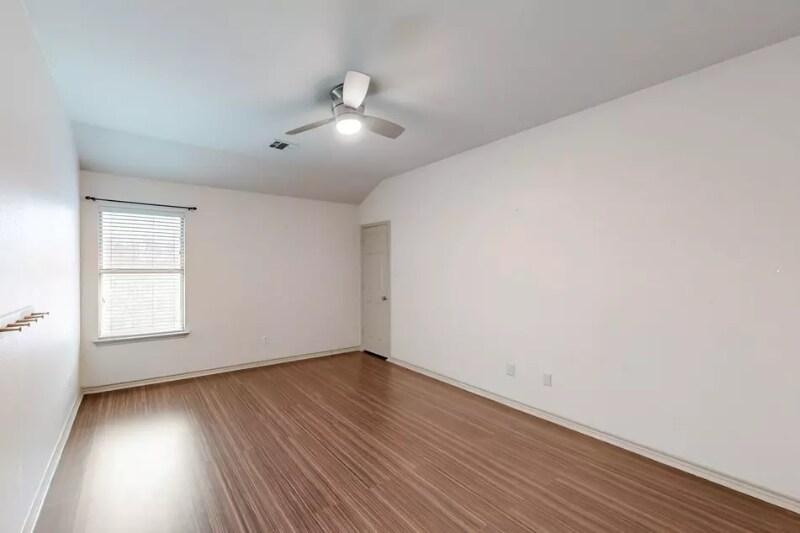 Building Photo - 1312 Cattle Crossing Dr