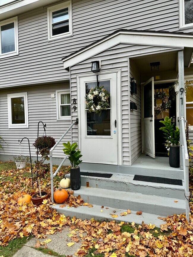 Building Photo - 91 Faith St