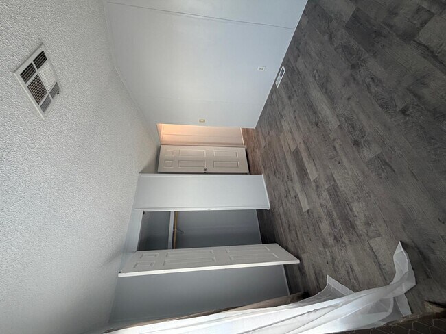 Building Photo - 142 Maryvale Dr