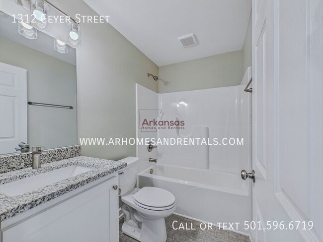 Building Photo - 1312 Geyer St