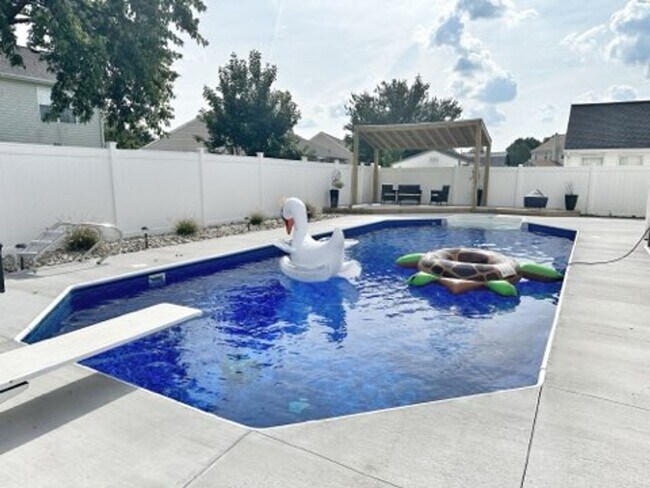 Building Photo - Fully Remodeled 4-Bedroom Home! "ASK ABOUT...