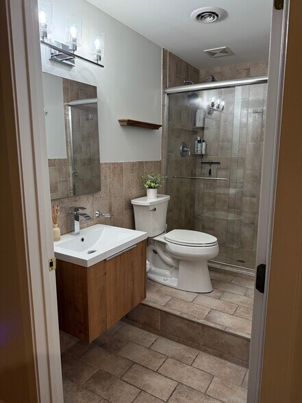 Building Photo - 936 W Madison St