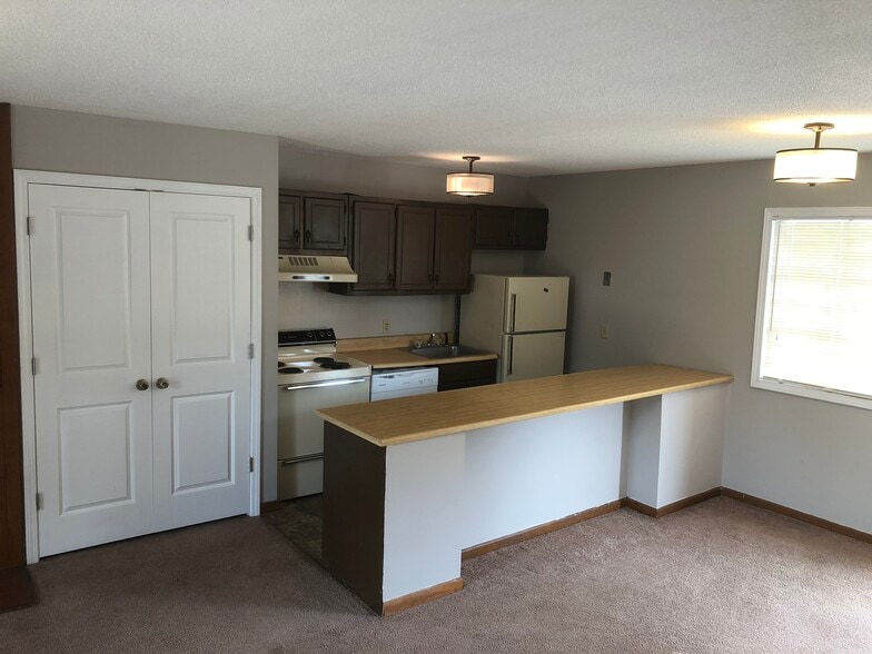 Building Photo - 1443 Fernwood Glendale Rd