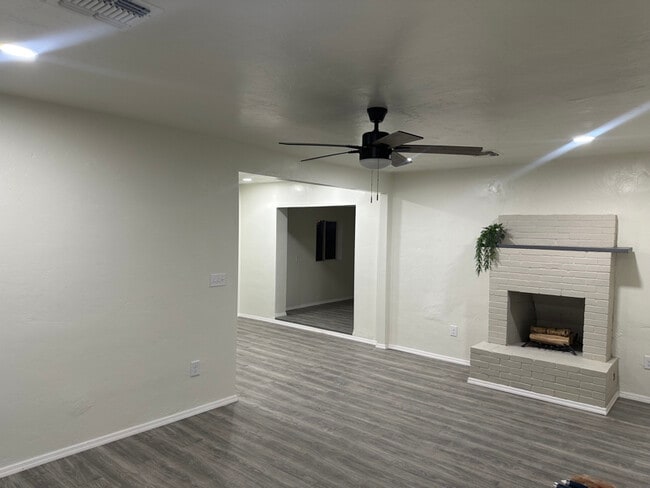 Building Photo - 5162 S 6th Ave