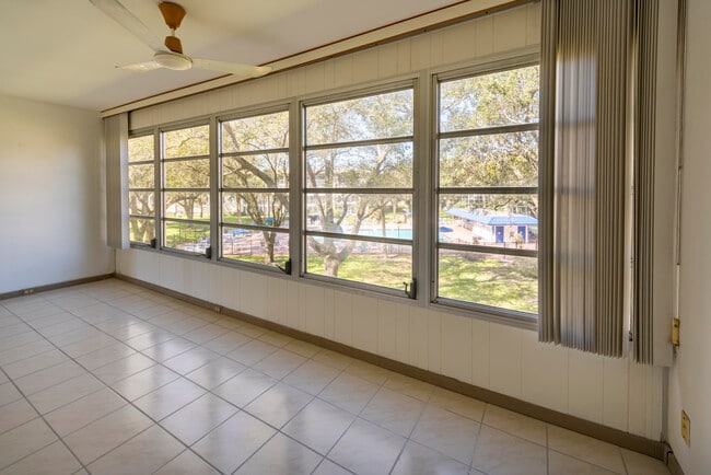 Building Photo - 2303 Lucaya Ln