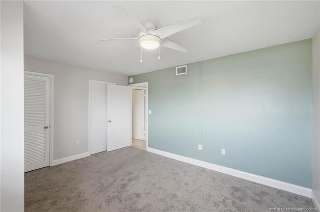 Building Photo - 10410 S Ocean Dr
