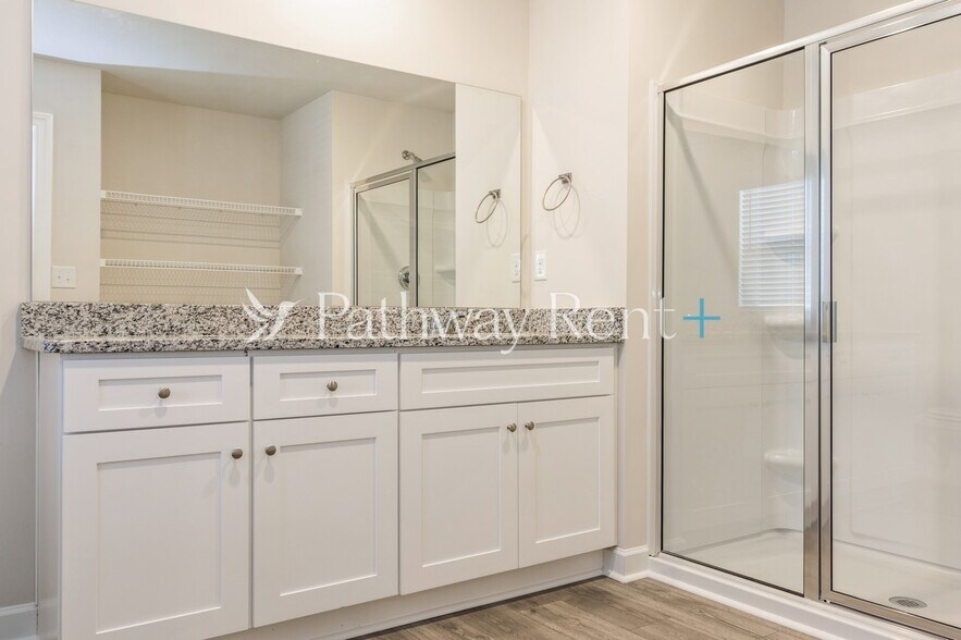 Building Photo - 3514 Quintana Dr