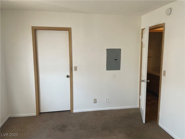Building Photo - 4300 N Lamont St