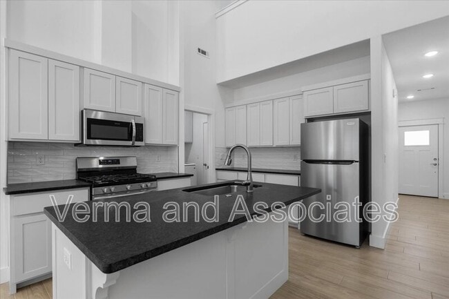 Building Photo - 717 Sun Meadow Dr