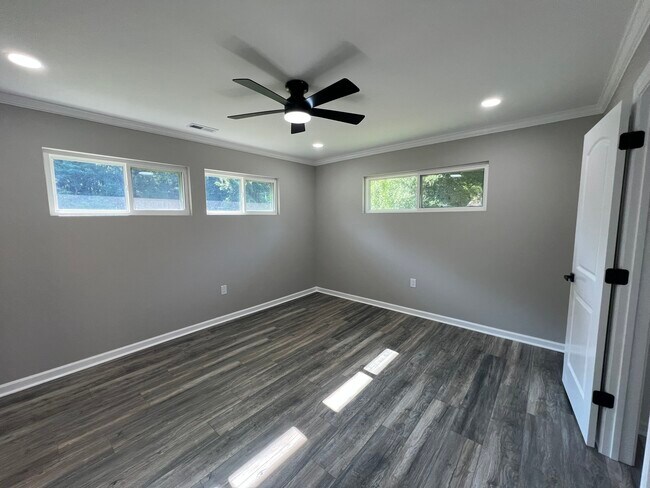 Building Photo - 11405 Cresthill Dr