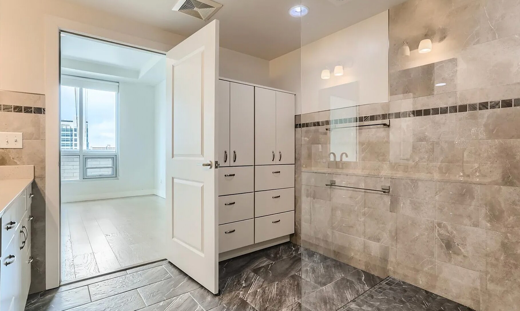 Building Photo - 2001 Lincoln St