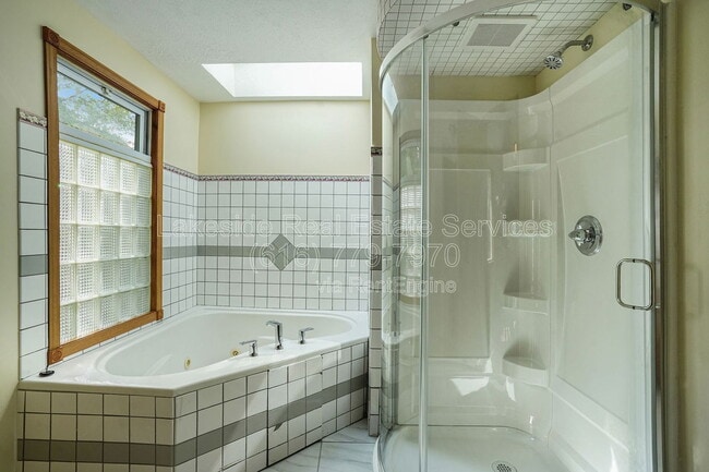 Building Photo - 531 Delaware St SE