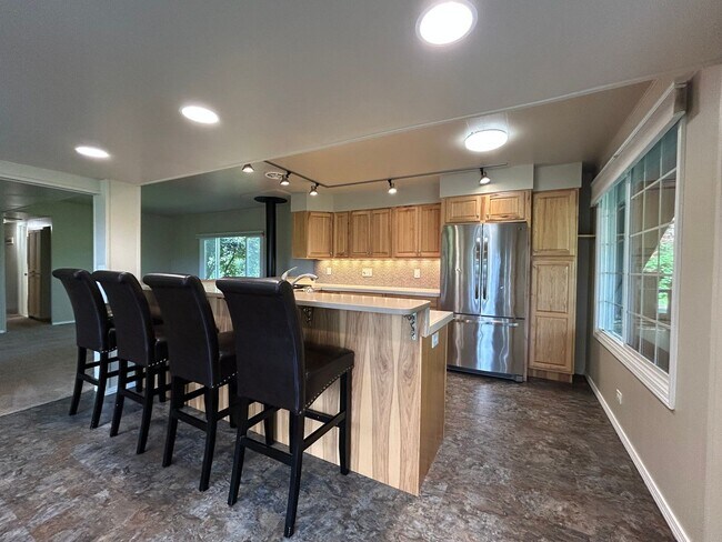 Building Photo - Stunning Views! Secluded 2 Bed, 1 Bath Gem!