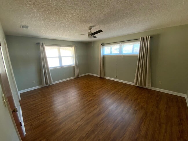 Building Photo - 129 12th Ave