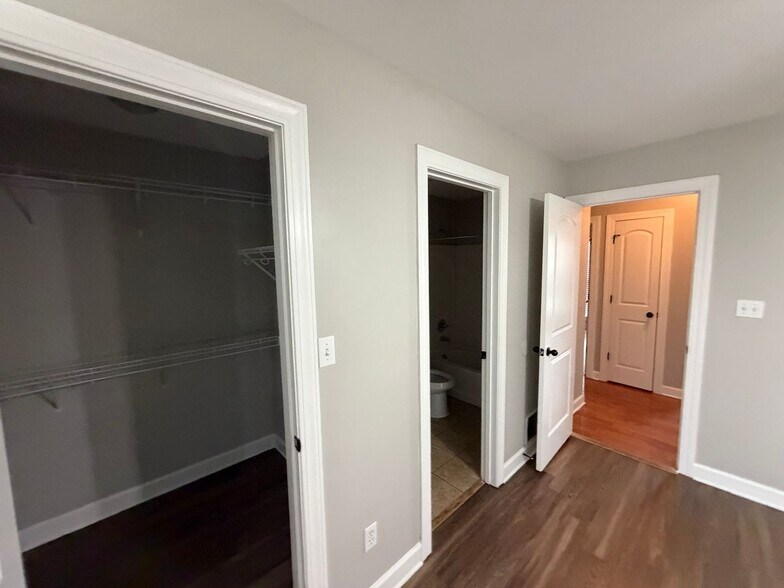 Building Photo - 8898 Rasco Hills Cove