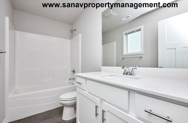 Building Photo - Spacious 3-Bedroom Home with Modern Layout...