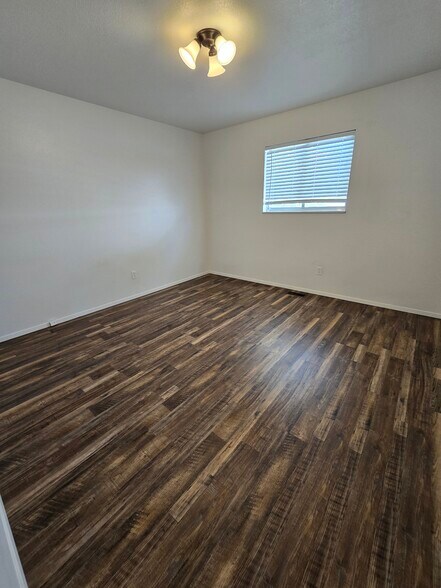 Building Photo - 805 Woodlawn Ave