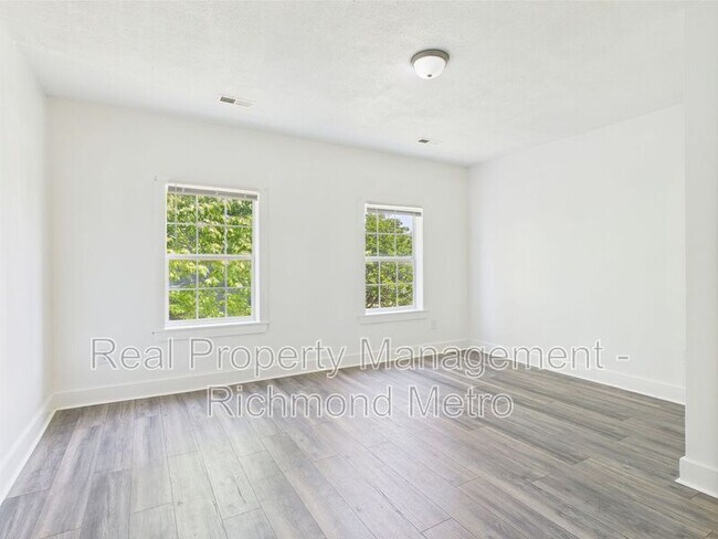 Building Photo - 1610 N 28th St