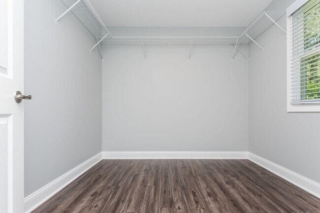 Building Photo - 2681 Ravenoaks Pl
