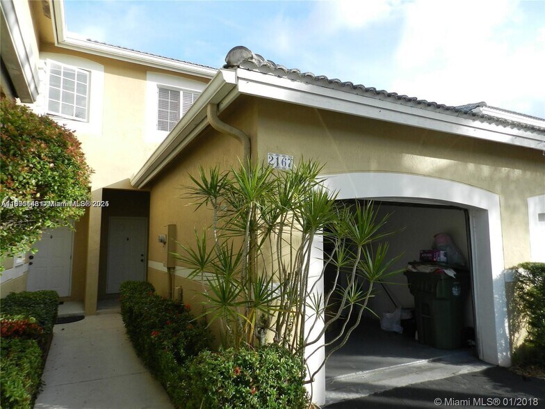 Building Photo - 2167 Madeira Dr