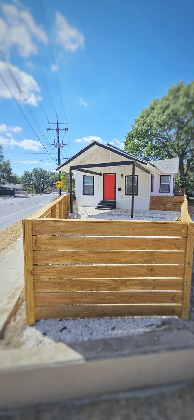 Building Photo - 427 Floyd Ave